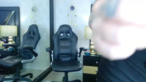 SophieWinslow online show from November 18, 1:25 pm