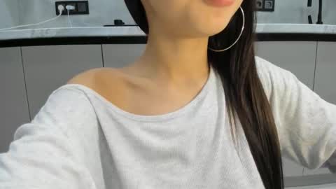 Mia online show from October 23, 7:15 pm