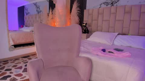 Camila Ortiz online show from April 7, 10:45 pm