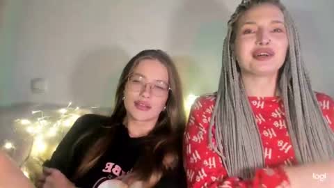 Viki and Chloe online show from July 21, 12:01 am