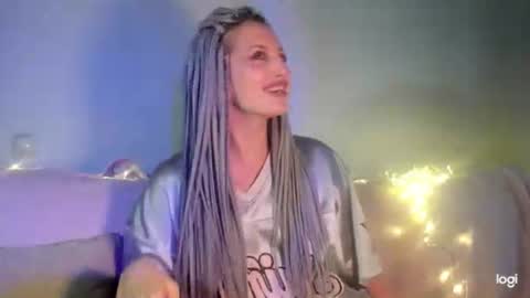 Viki and Chloe online show from July 11, 2:38 am