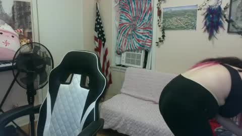 Snapshot of spawnofademon chatting on December 23, 7:17 am spawnofademon online show from December 23, 7:17 am