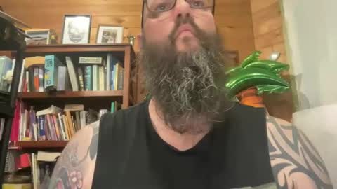 Beard Guy online show from December 31, 3:01 am