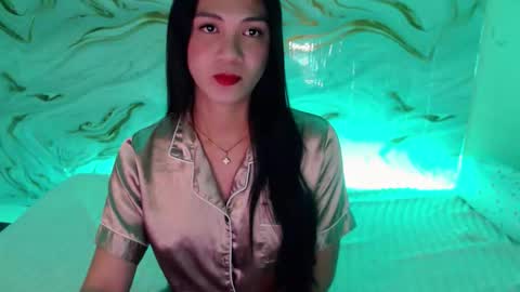 Leah online show from December 3, 9:48 pm