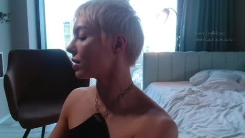 Elizabeth online show from April 24, 3:03 pm