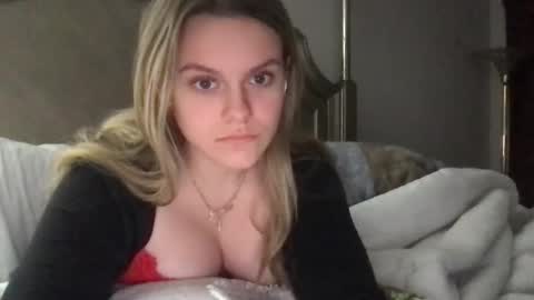 spoiledxo online show from February 5, 1:09 am