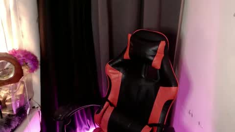 CALL ME RAINE online show from March 7, 4:22 pm