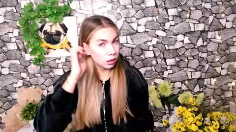 Snapshot of sport_tall_karina chatting on October 23, 9:00 am Karina online show from October 23, 9:00 am
