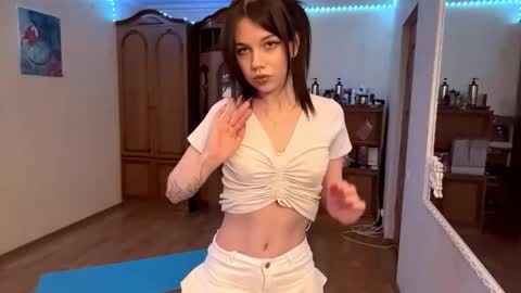 Maya online show from March 3, 5:20 pm