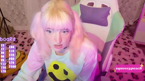 squeezypeach online show from September 20, 1:52 am
