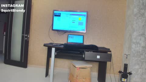 Snapshot of squirt_blondy chatting on December 5, 9:33 am Caila online show from December 5, 9:33 am