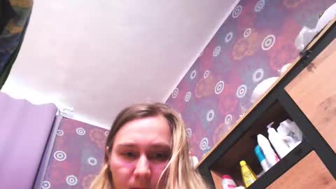 Snapshot of squirtyjess chatting on March 8, 5:28 am just Jess online show from March 8, 5:28 am