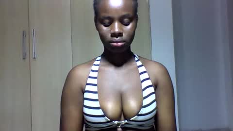 Snapshot of squiter_girlie chatting on October 21, 10:53 am Squiter online show from October 21, 10:53 am