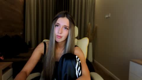 Chloe online show from July 29, 6:52 pm