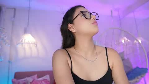 stacycooper_ online show from June 16, 7:07 pm