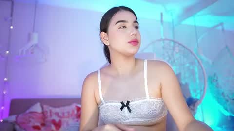 stacycooper_ online show from June 25, 7:08 pm