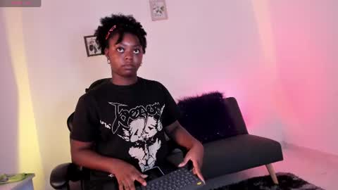 staicy online show from August 3, 6:14 pm