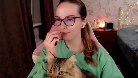 Alice online show from December 4, 4:10 pm