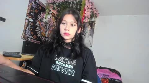 starmoonly online show from February 16, 3:04 am