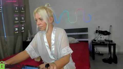 Snapshot of stasy_traiin chatting on September 23, 1:10 am Stasy online show from September 23, 1:10 am