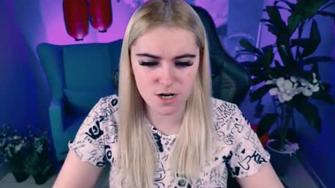 stef_nicks online show from November 6, 9:01 am