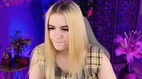 Snapshot of stef_nicks chatting on September 29, 10:03 am stef_nicks online show from September 29, 10:03 am