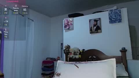 Im MiaIts my first day here  online show from December 18, 1:12 am