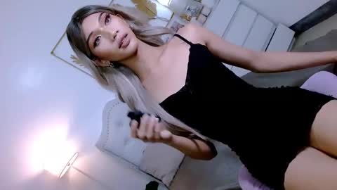 Snapshot of steffani_deluxe chatting on December 21, 2:47 pm STEF online show from December 21, 2:47 pm