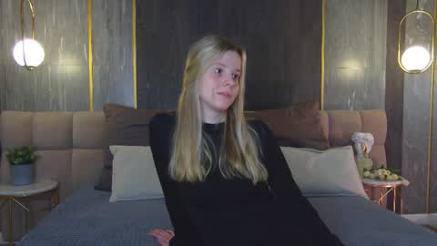 Stefie online show from April 1, 7:09 am