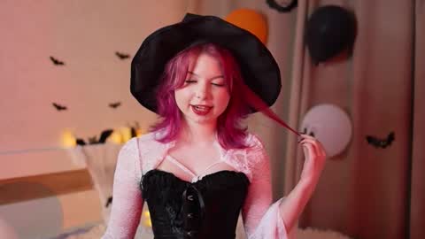 Stella online show from October 28, 12:55 am