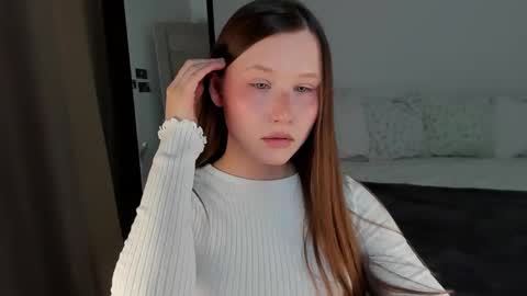 Snapshot of stella_sunny chatting on December 21, 5:40 pm stella_sunny online show from December 21, 5:40 pm