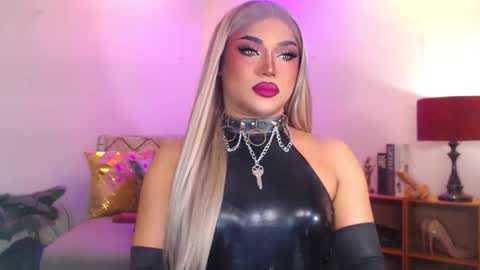 CALL ME STELLA online show from November 14, 8:05 am