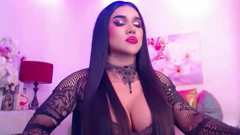 CALL ME STELLA online show from March 31, 5:30 am