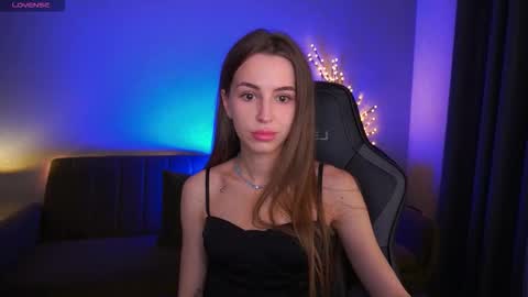 stellahoneywell online show from November 3, 1:34 pm