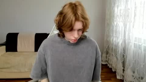 S T E L L A online show from April 5, 9:06 am