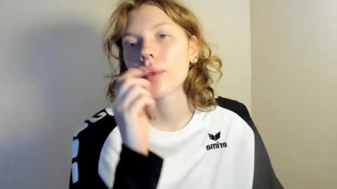 S T E L L A online show from November 5, 9:55 am