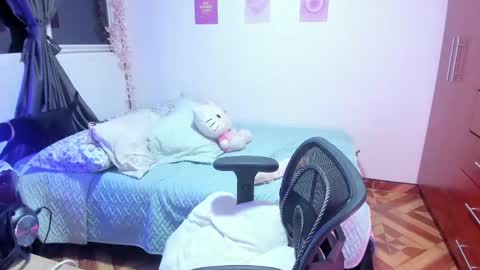 Stephanie  online show from October 15, 2:15 am