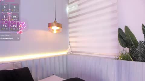 Stephany  online show from December 18, 4:35 pm