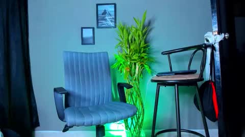 Steve  online show from November 11, 12:40 pm