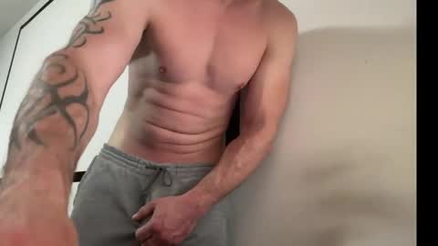 steve897819 online show from May 5, 4:24 pm
