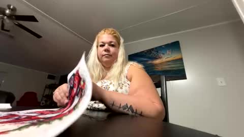 stitch_liss online show from May 17, 1:04 am