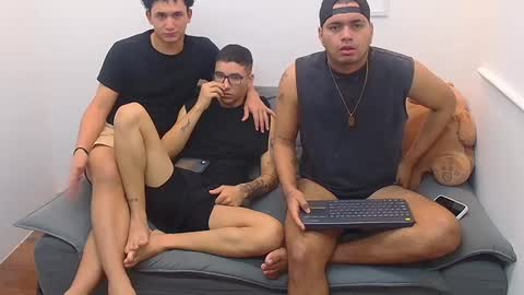 friends online show from December 18, 12:40 pm