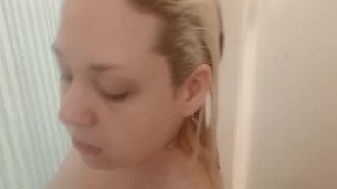 Snapshot of stoned2dabones666 chatting on October 4, 6:39 pm Haily online show from October 4, 6:39 pm