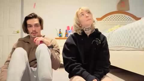 str8whiteboy21 online show from November 11, 8:00 pm