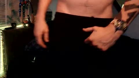 straitpipermann22 online show from February 26, 12:47 am