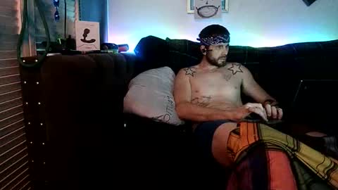 straitpipermann22 online show from April 15, 9:04 pm