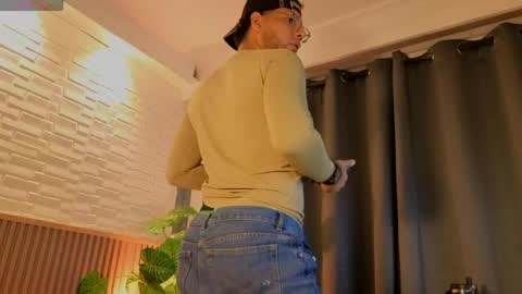 STREAMINGILICIUS  online show from April 30, 1:54 am