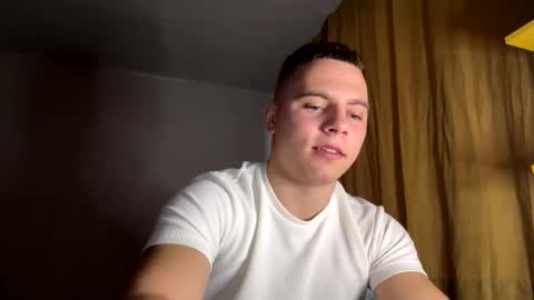 Snapshot of strong_baby chatting on October 27, 11:43 am Strong Baby online show from October 27, 11:43 am