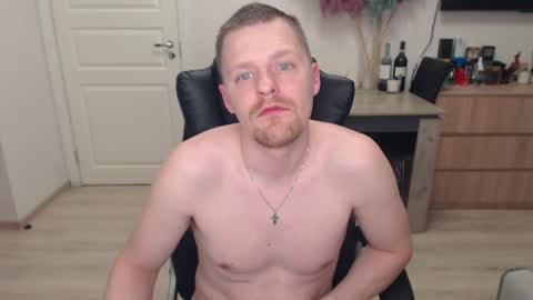 strong_guy_xxx online show from November 30, 9:11 pm