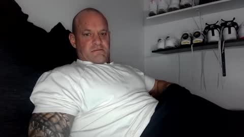 Snapshot of strongandhard073 chatting on February 25, 5:19 pm StrongAndHard online show from February 25, 5:19 pm